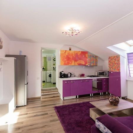 Queen Holiday Apartment Bucarest Esterno foto