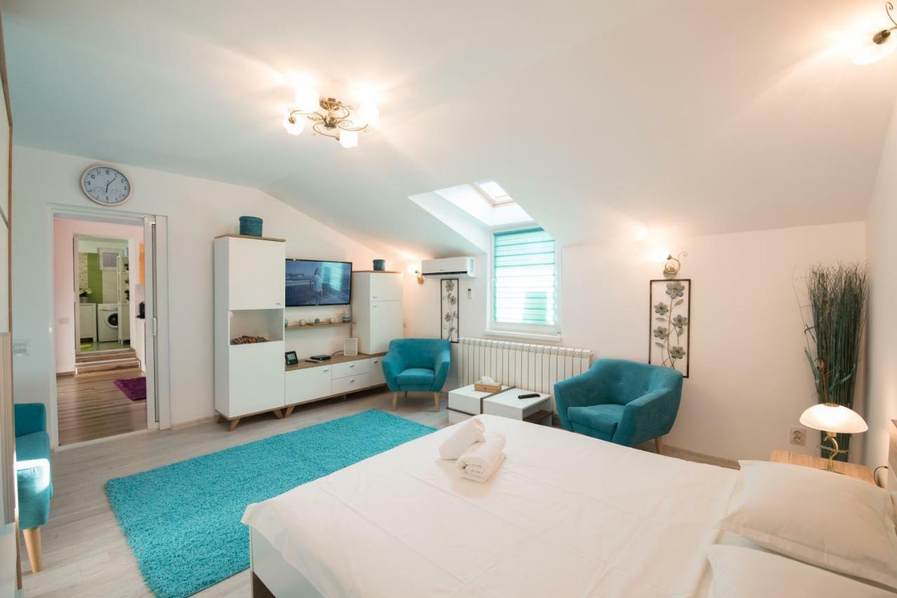 Queen Holiday Apartment Bucarest Esterno foto