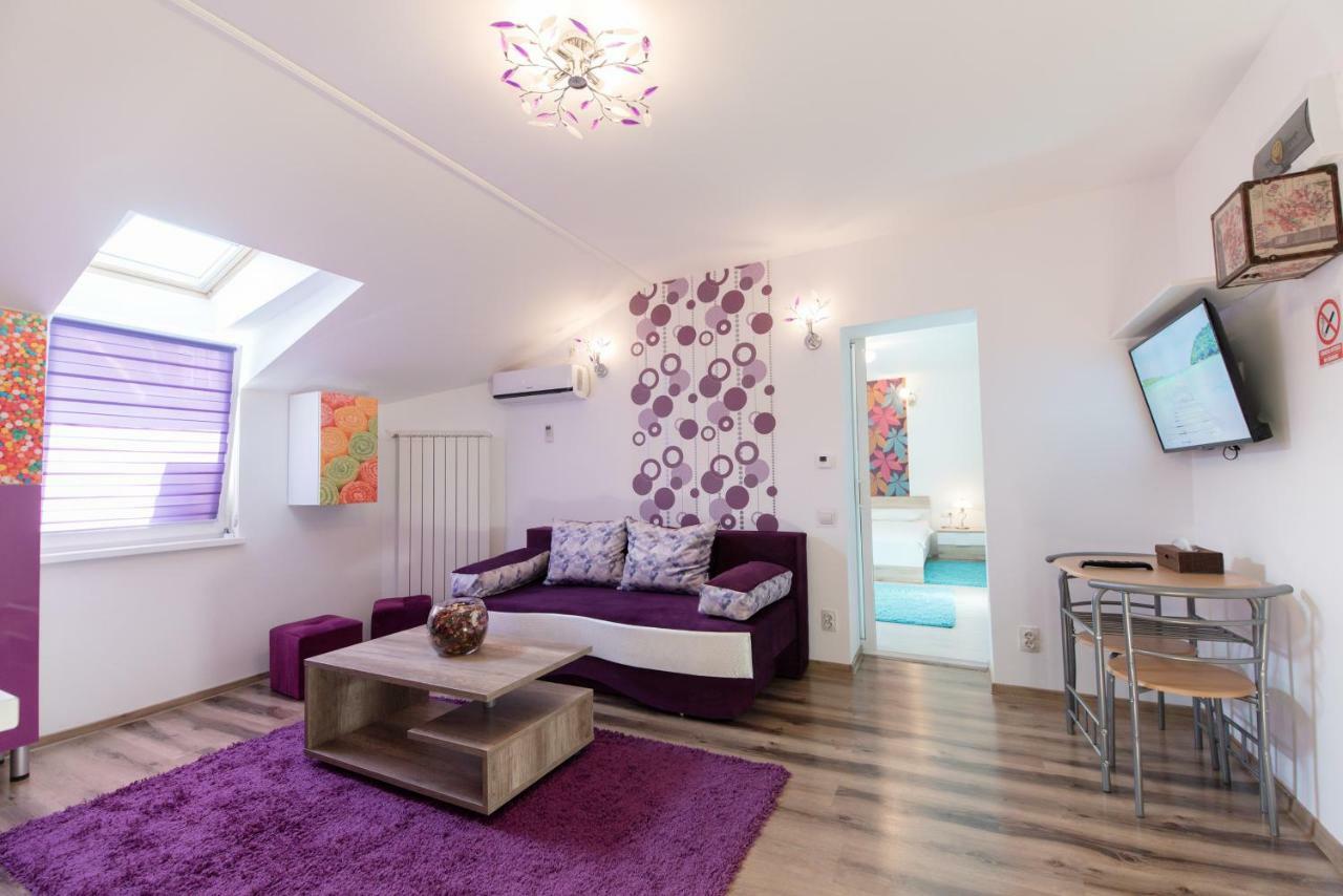 Queen Holiday Apartment Bucarest Esterno foto