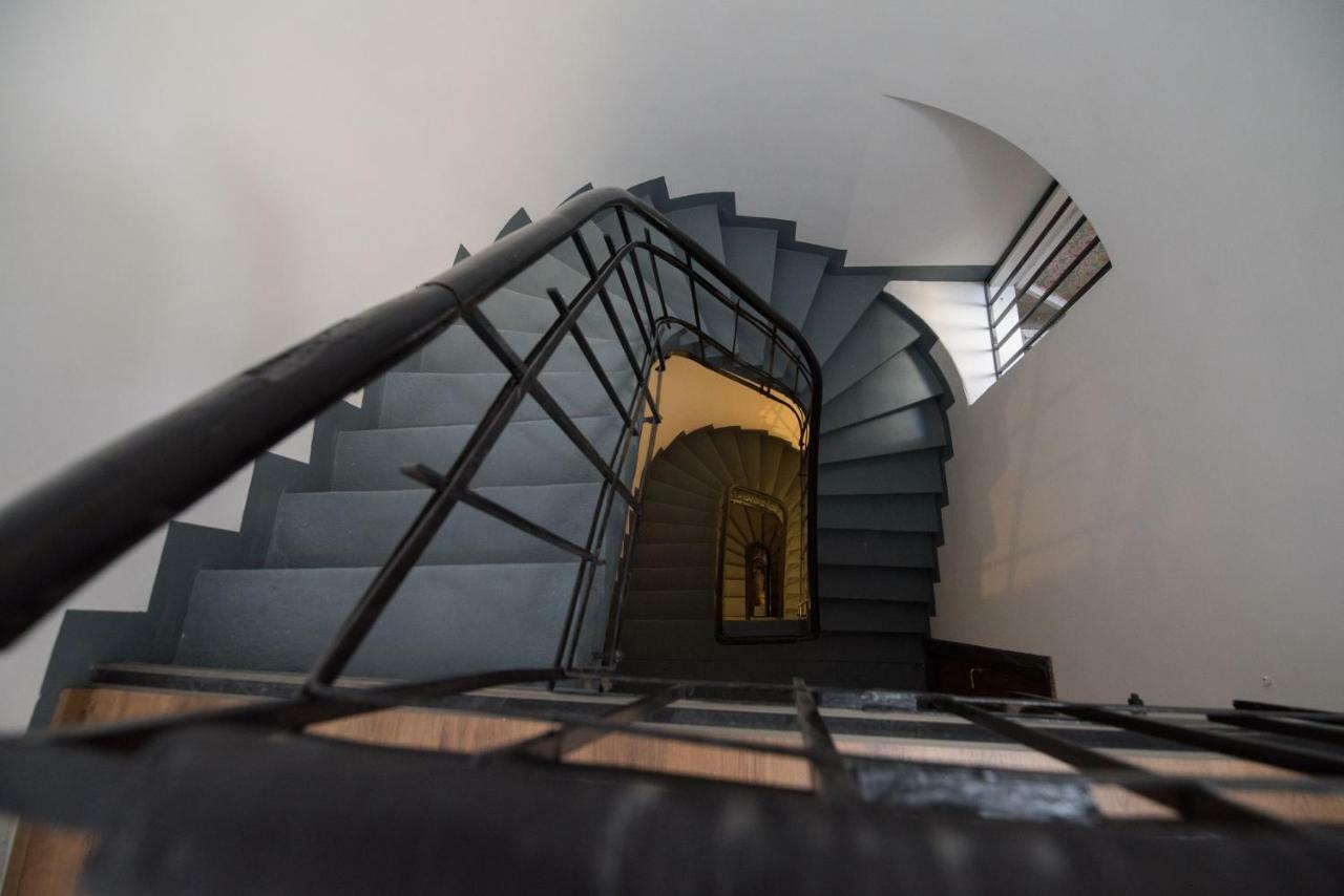 Queen Holiday Apartment Bucarest Esterno foto