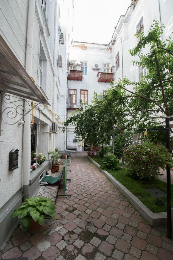 Queen Holiday Apartment Bucarest Esterno foto