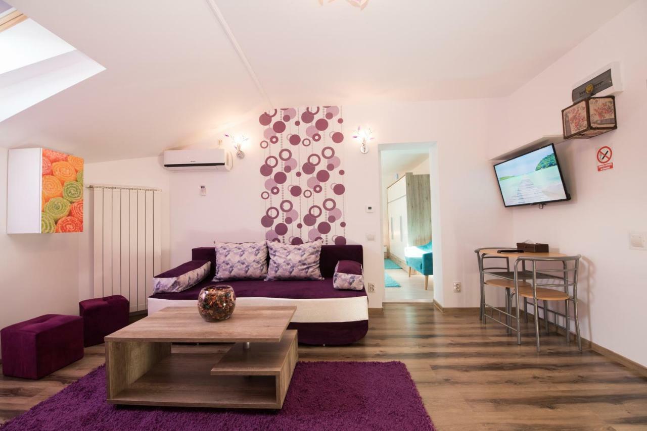 Queen Holiday Apartment Bucarest Esterno foto