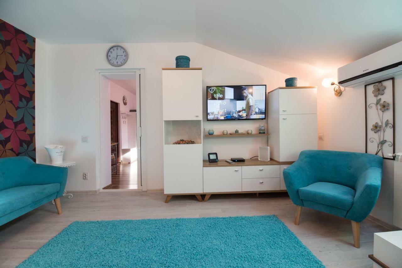 Queen Holiday Apartment Bucarest Esterno foto