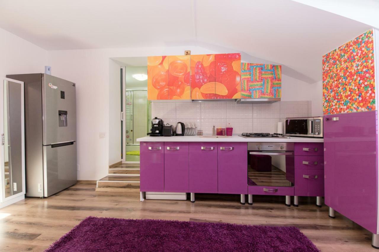 Queen Holiday Apartment Bucarest Esterno foto